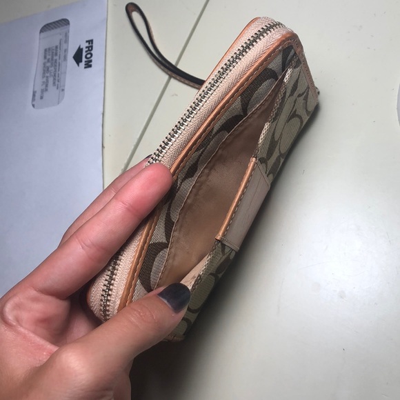 Small Coach Wristlet With Signature Fabric - Picture 7 of 7